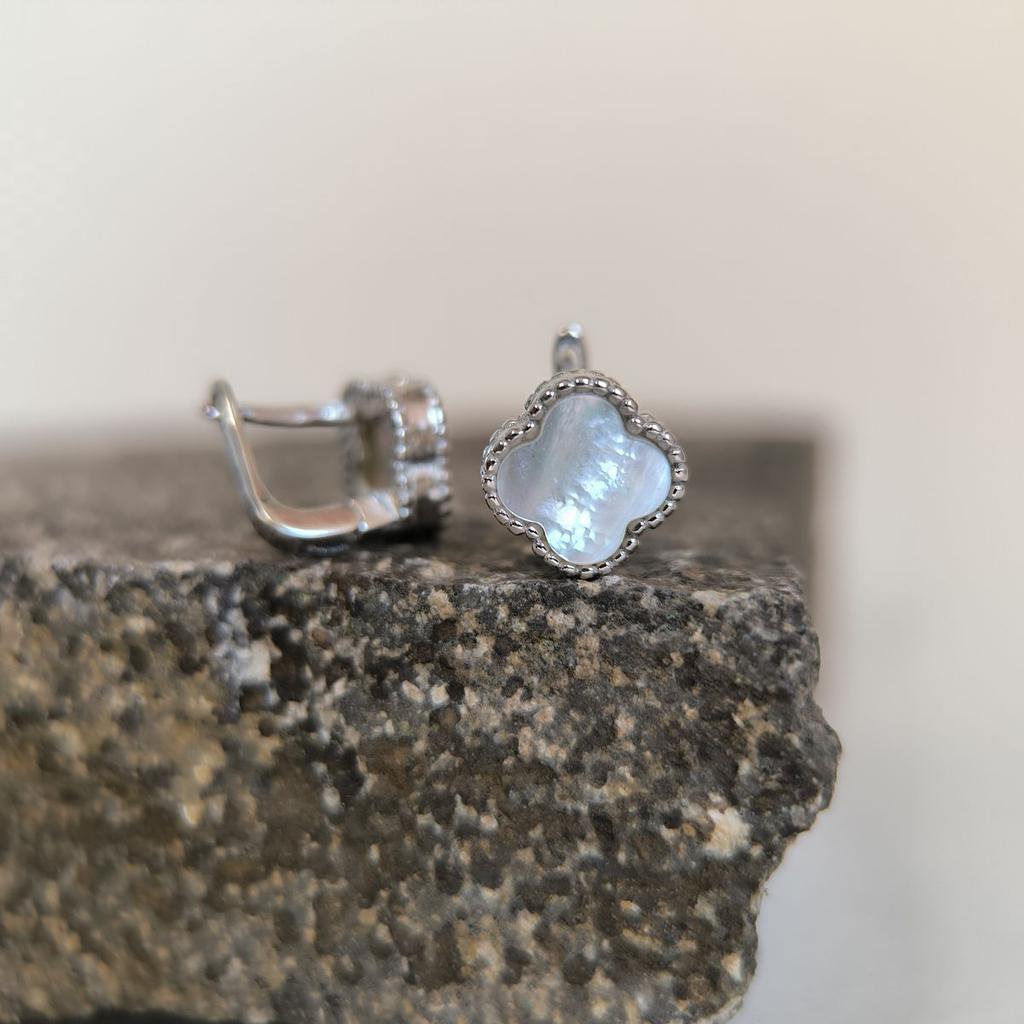 Silberne Ohrringe mit natürlichem Perlmutt (2196938)