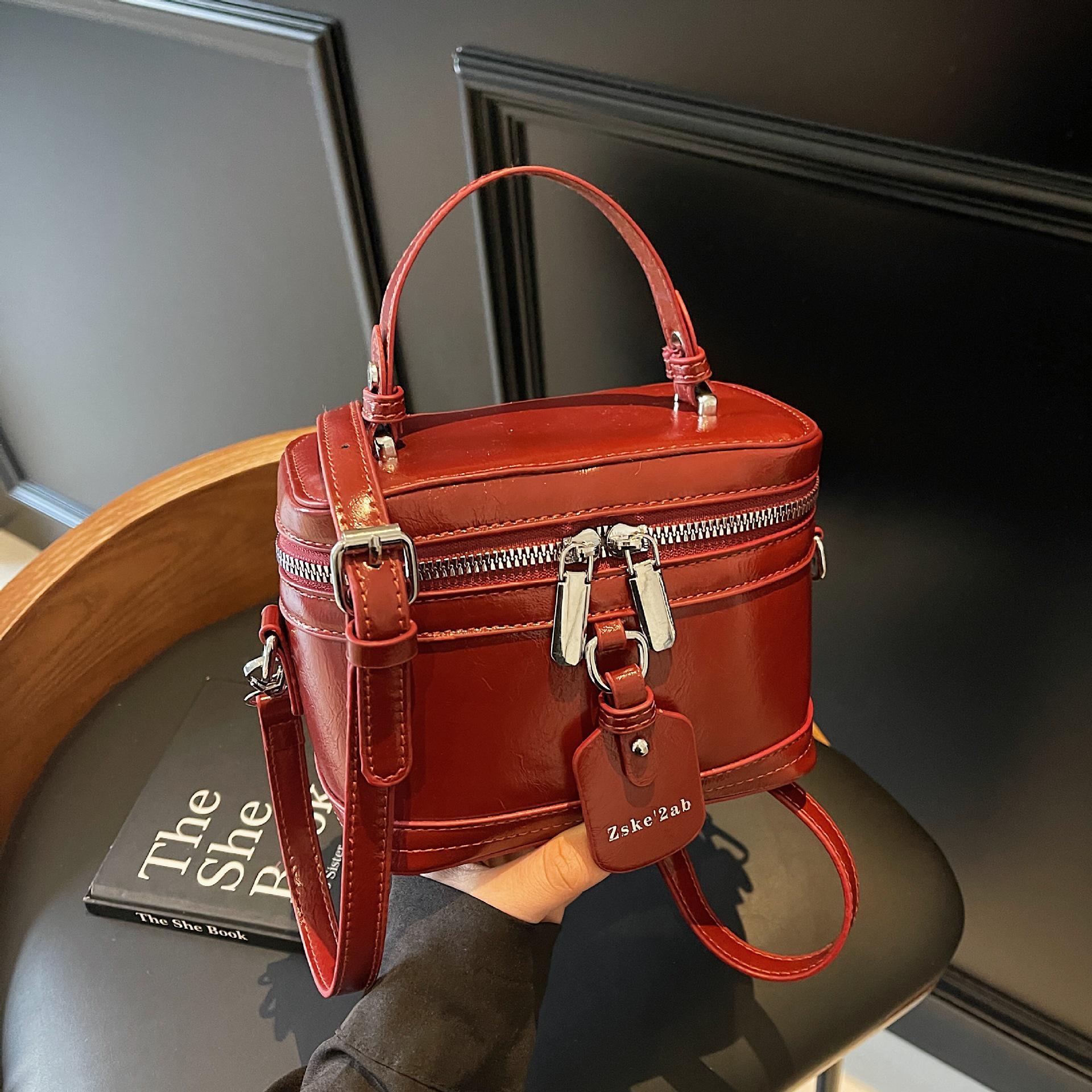 

2025 Ретро Шик Ручна Квадратна Сумка на Плече та Кросбоді срібний