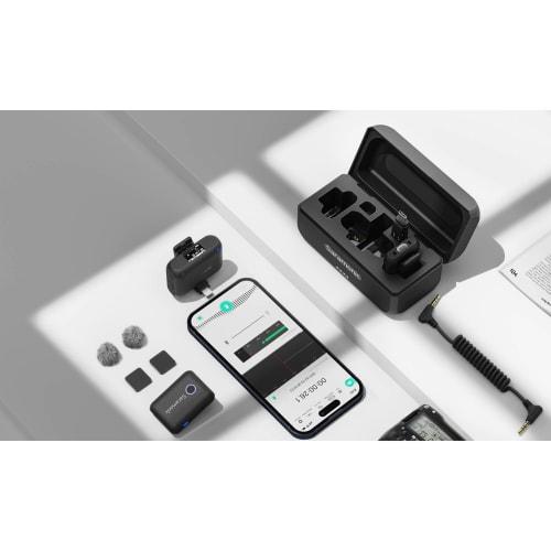 Saramonic 2.4GHz 4-in-1 Wireless Microphone System (Includes 2 Transmitters, 1 Receiver, and Charging Storage Box) Blink500B2+ -JP