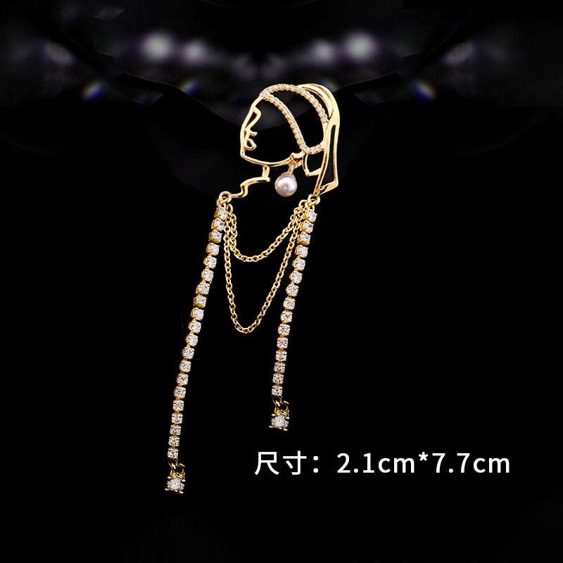 

Девушка в жемчужных серьгах, брошь с бахромой, индивидуальный дизайн, нишевый, высококлассный, изысканный костюмный аксессуар, ощущение высокого класса