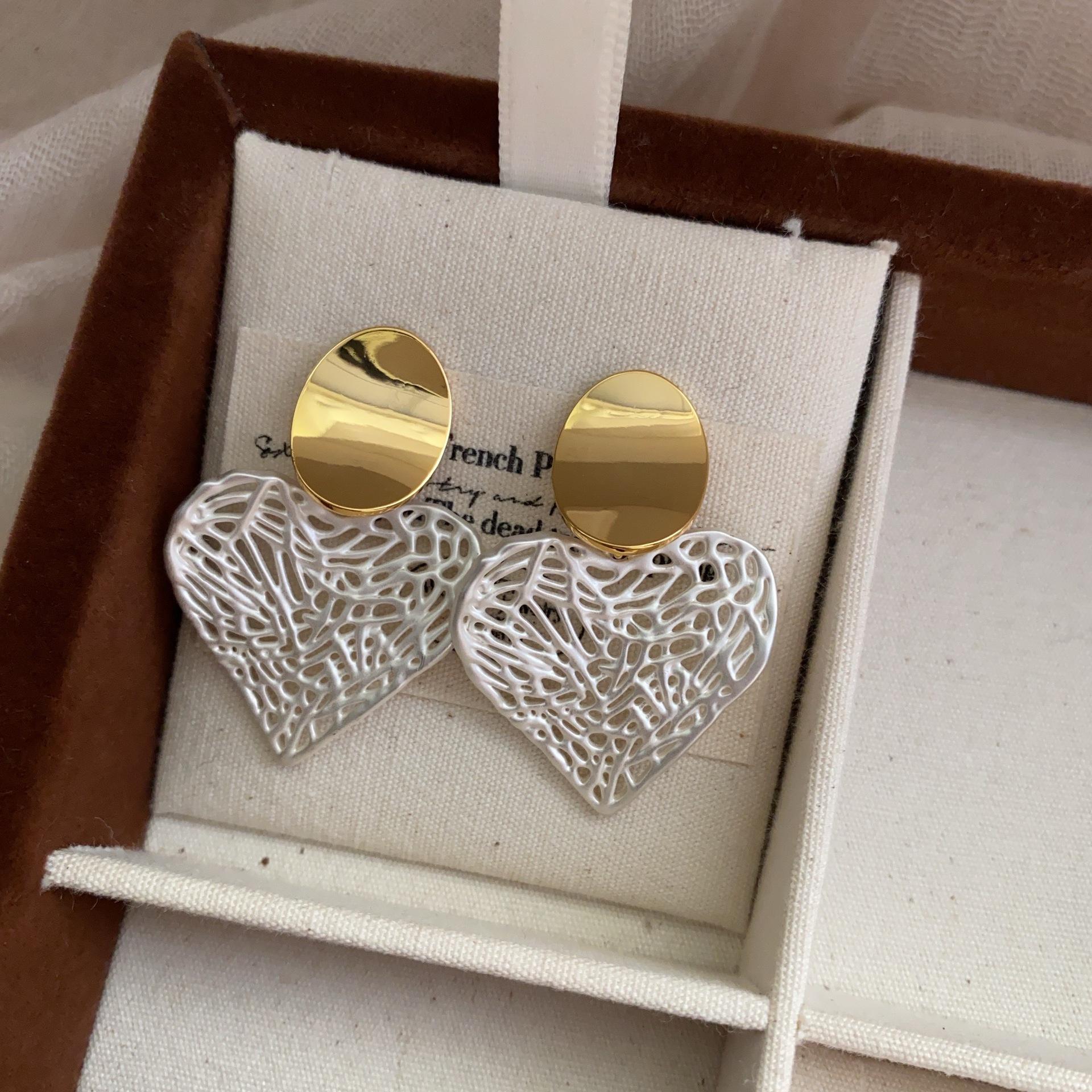 

New Chinese style metal woven mesh circle earrings geometric personality stud earrings Internet celebrity exaggerated rhombus hollow earrings