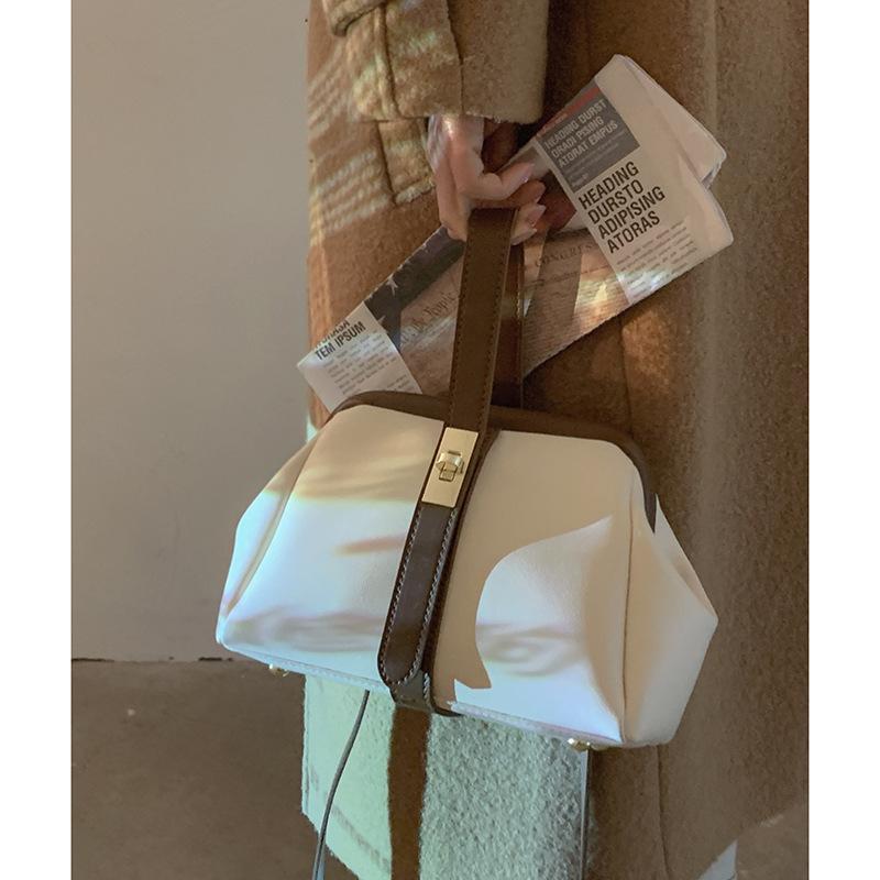 Die Color-Blocking-Handtasche ist modisch und retro mit einem Verschluss.. Es hat eine hochwertige Textur, ist stilvoll und vielseitig und ist eine Umhängetasche.