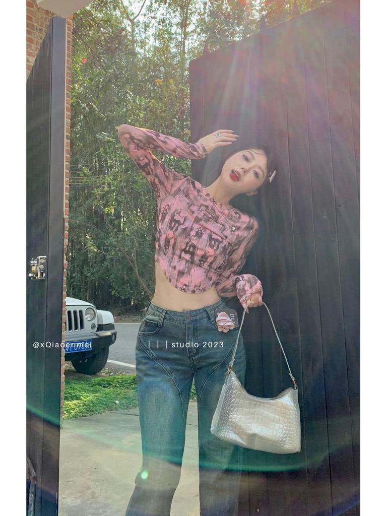 Women's Retro Chic Long Sleeve Irregular Print T-Shirt - Spring Design, Sweet & Spicy Hong Kong Style Top.