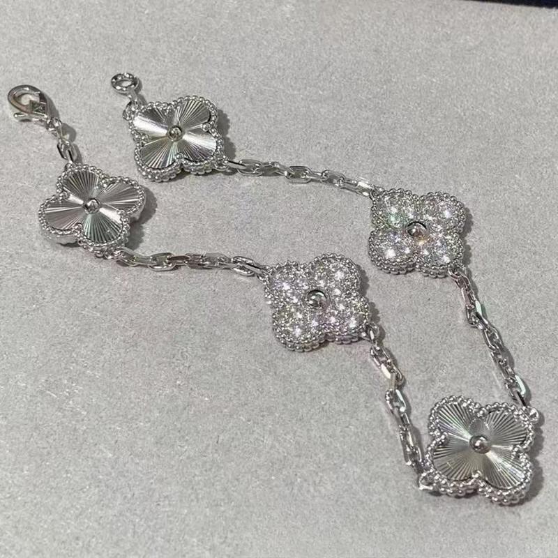Luxury Four-leaf Clover Bracelet Unisex Versatile and Sophisticated Lucky Clover Bracelet