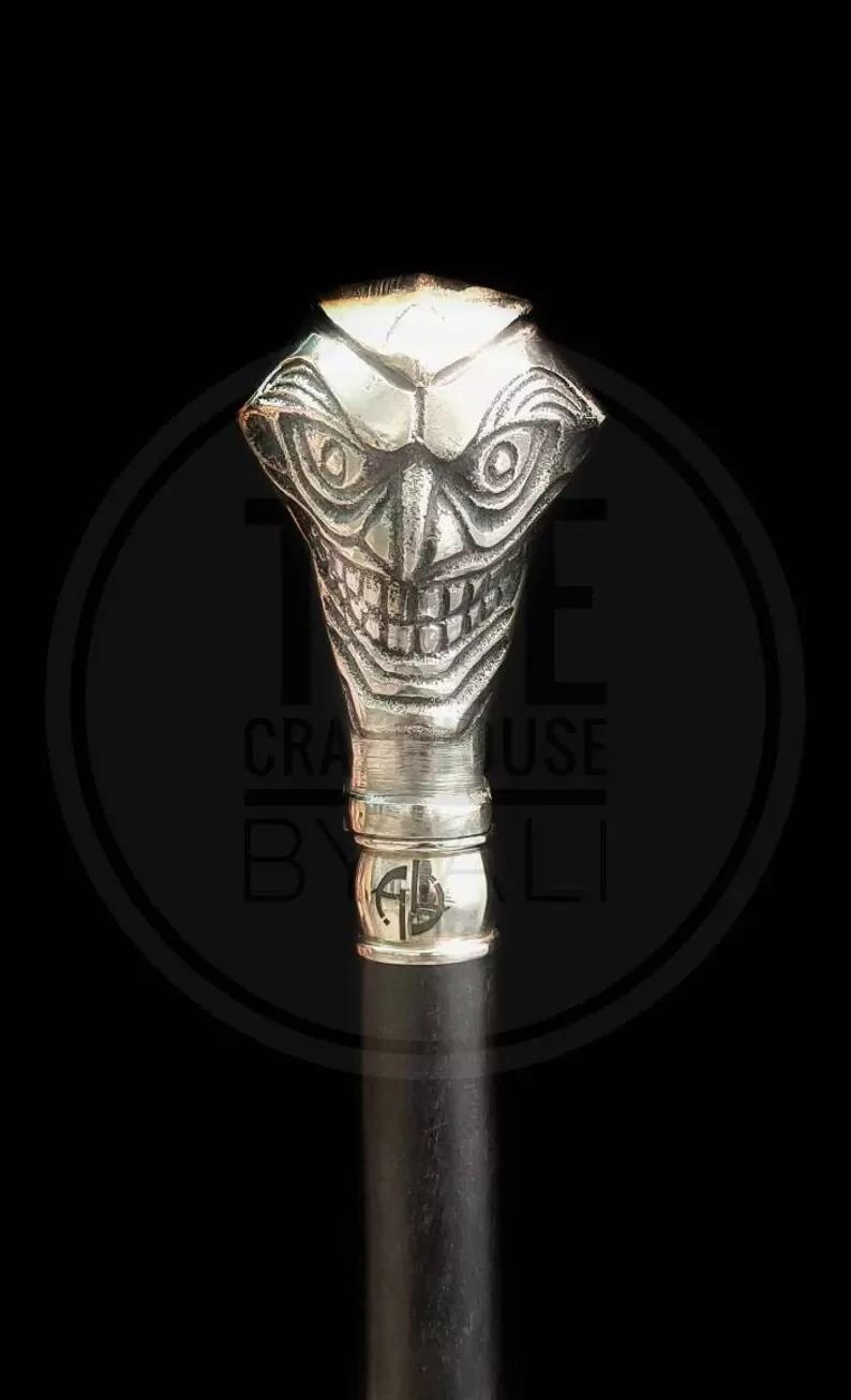 

Трость Джокер с литой металлической рукояткой и деревянным древком для м золотой