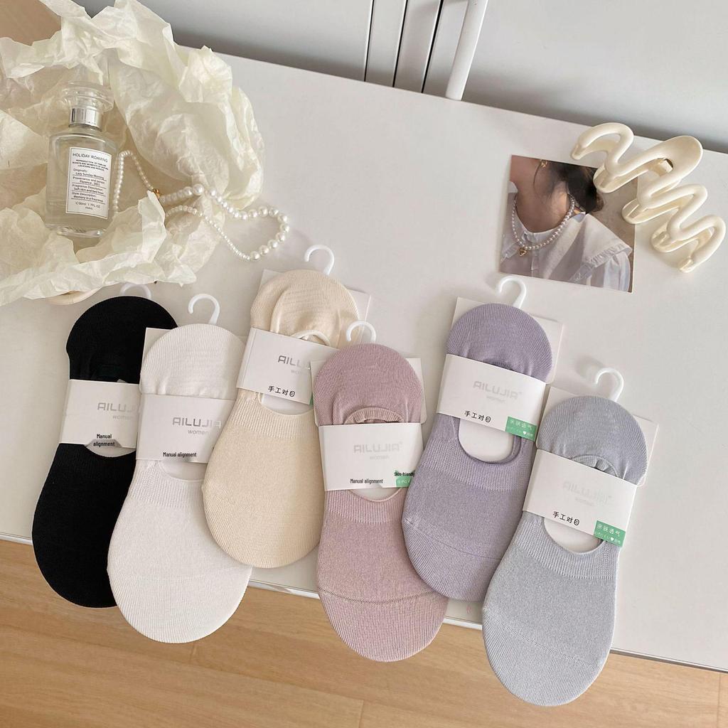 Women's Low-Cut Breathable Cotton Socks – Japanese Style, Anti-Slip, Invisible and Comfortable.