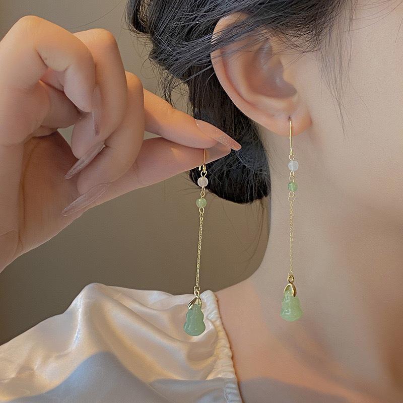 Retro Style Jade Gourd Tassel Earrings for Women – Unique & Luxurious Design