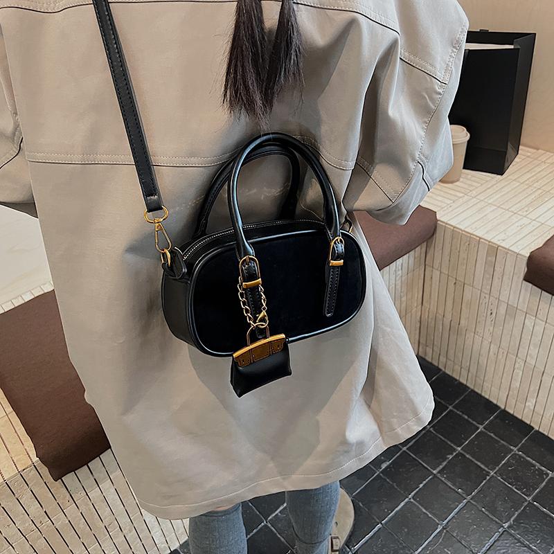 Popular Autumn and Winter Retro Underarm Bowling Bag Women's Niche Bag Black Bag
