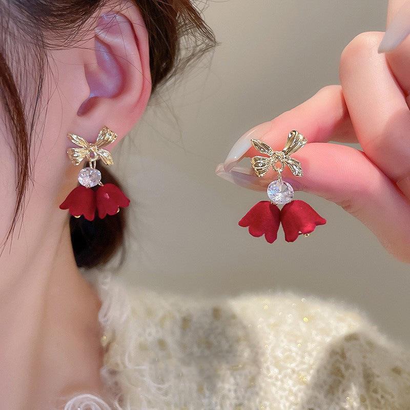 French Retro Luxury Silver Pearl Tassel Stud Earrings - Elegant and Versatile for Women