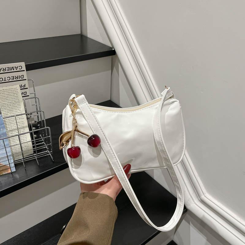 Niche popular single shoulder armpit small bag spring and summer new simple messenger bag fashionable versatile handbag women