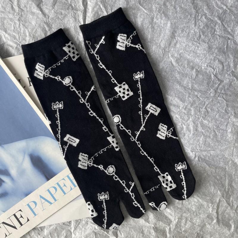 Trendy Japanese Multi-Color Jacquard Floral Tabi Socks - Cute Split-Toe Mid-Calf Design