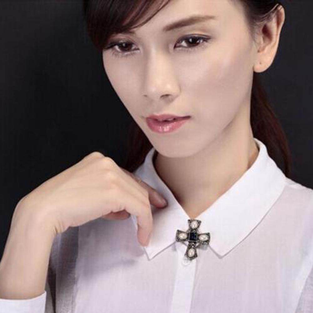 Kvinnor Retro Punk Style Crystal Rhinestone Cross Brosch
