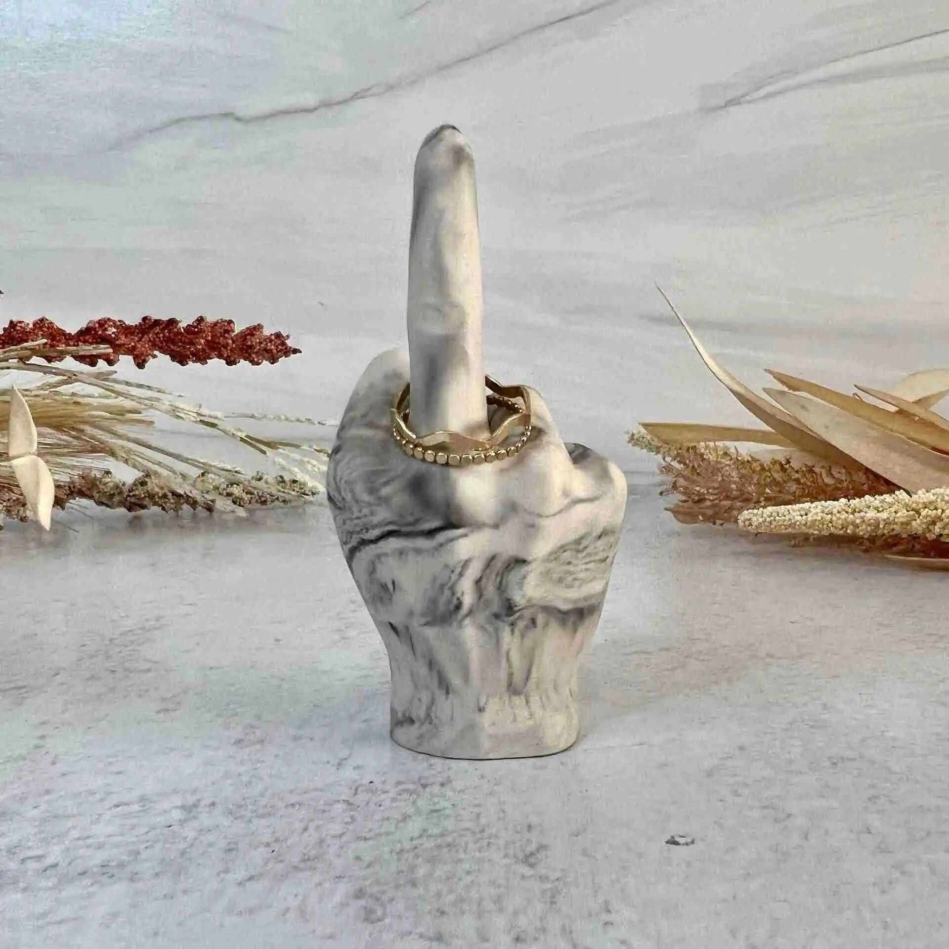 

Держатель для колец из смолы, декоративная башня, забавный держатель для колец в форме среднего пальца, подставка для ювелирных изделий, держатель для колец белый