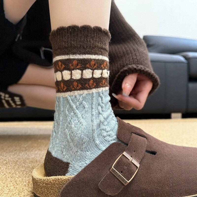 Autumn and Winter Style Woolen Mid-calf Socks, Women's Flower Versatile and Warm Lace Pile Socks