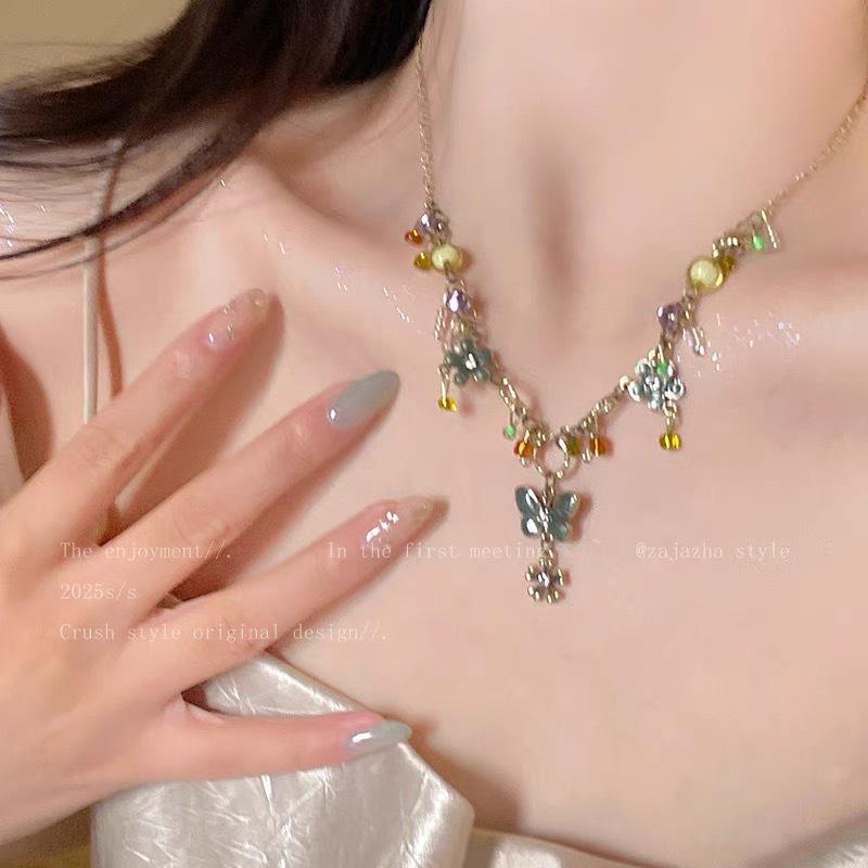 Bohemian Ethnic Style Long Bow Metal Necklace with Vintage Distressed Pendant (2025)