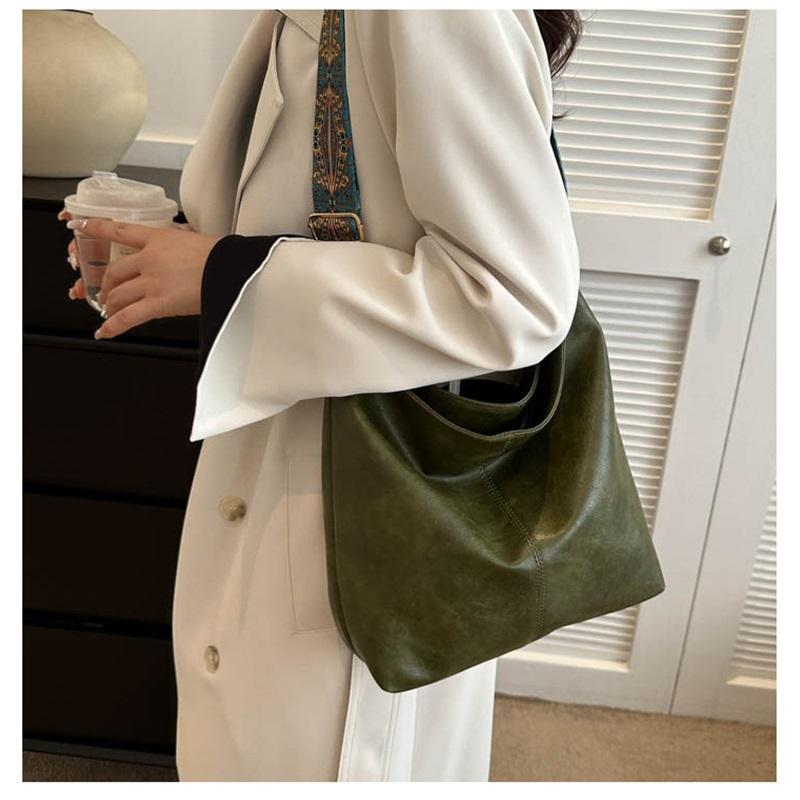 Large Capacity Ladies Bag Summer New Wide Strap One Shoulder Messenger Bag High End Texture Commuter Bucket Bag