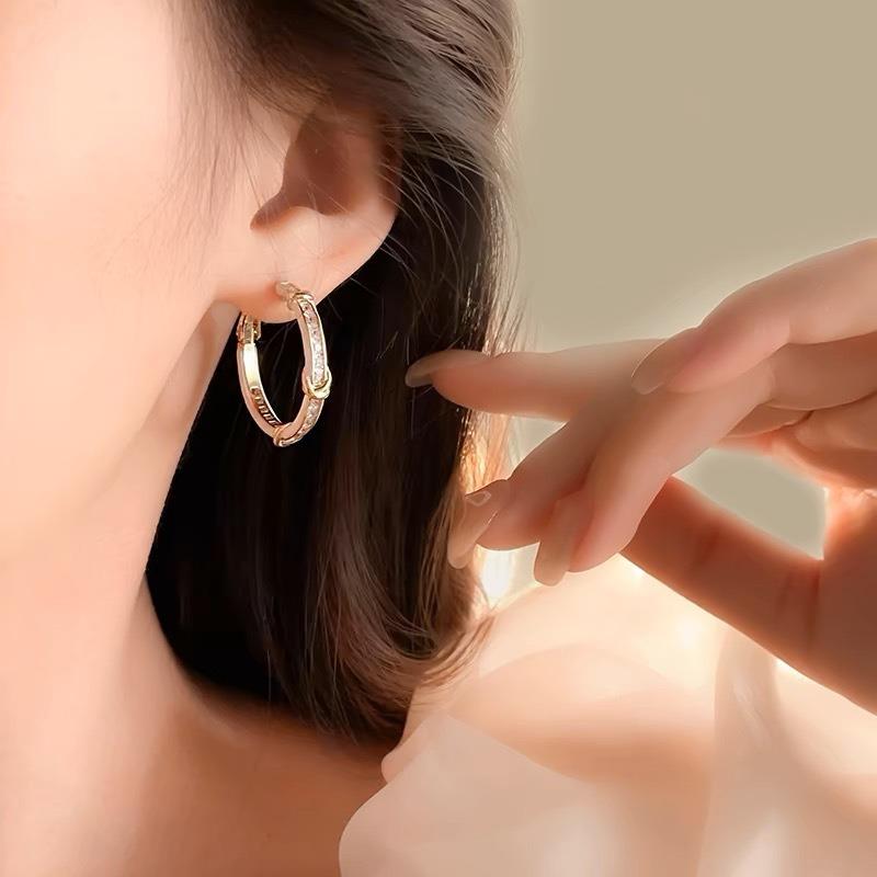 White Zircon Earrings French Retro Light Luxury High-end Earrings Temperament Fashionable Versatile Earrings Women