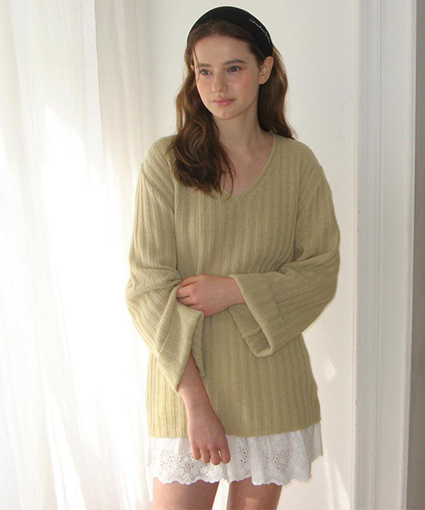Sseomweeobeoteo Veggie V-Neck Knit - Butter