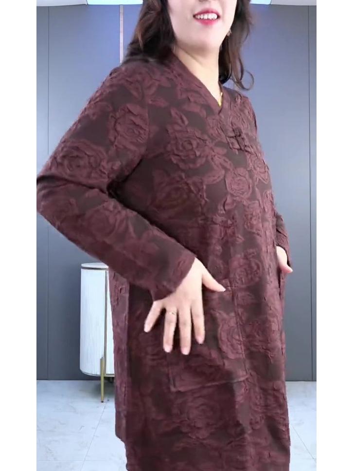 Plus Size Jacquard Frog Button T-shirt - Autumn/Winter Chinese Style for Middle-Aged Women