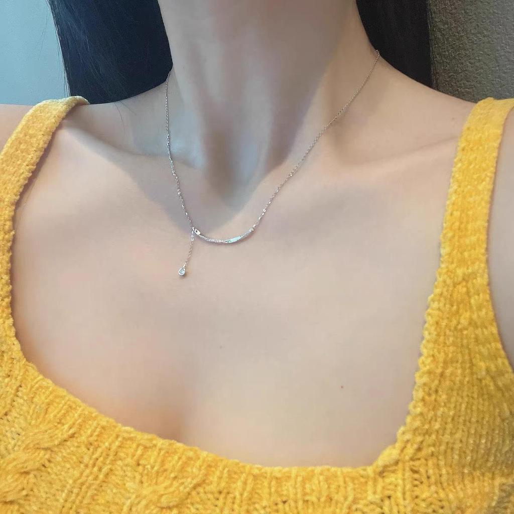 Zirconia Smile Tassel Water Drop Necklace: Summer Niche Design Clavicle Chain with Arc Smile Pendant.