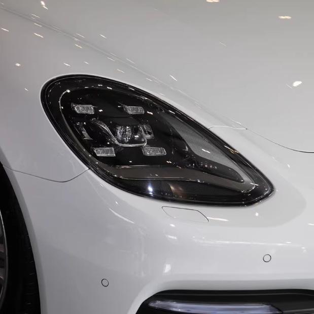 Suitable for 18-20 Panamera Headlight Lamp Holder Base - Black Plastic Rear Shell