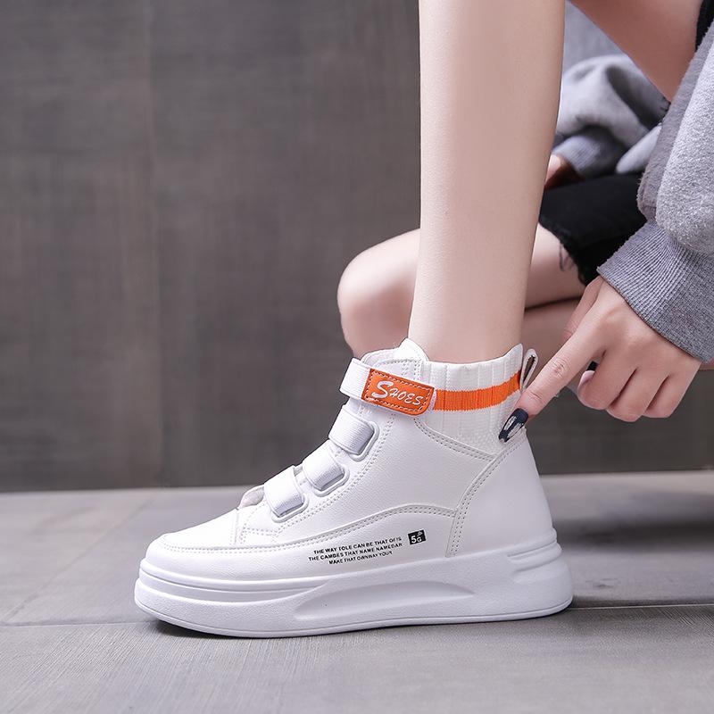 Bequeme Damenschuhe für Frühling und Sommer, neue Muffin-Schuhe mit dicker Unterseite, atmungsaktive weiße High-Top-Schuhe, lässige, all-matching-Schuhe mit verstecktem Absatz