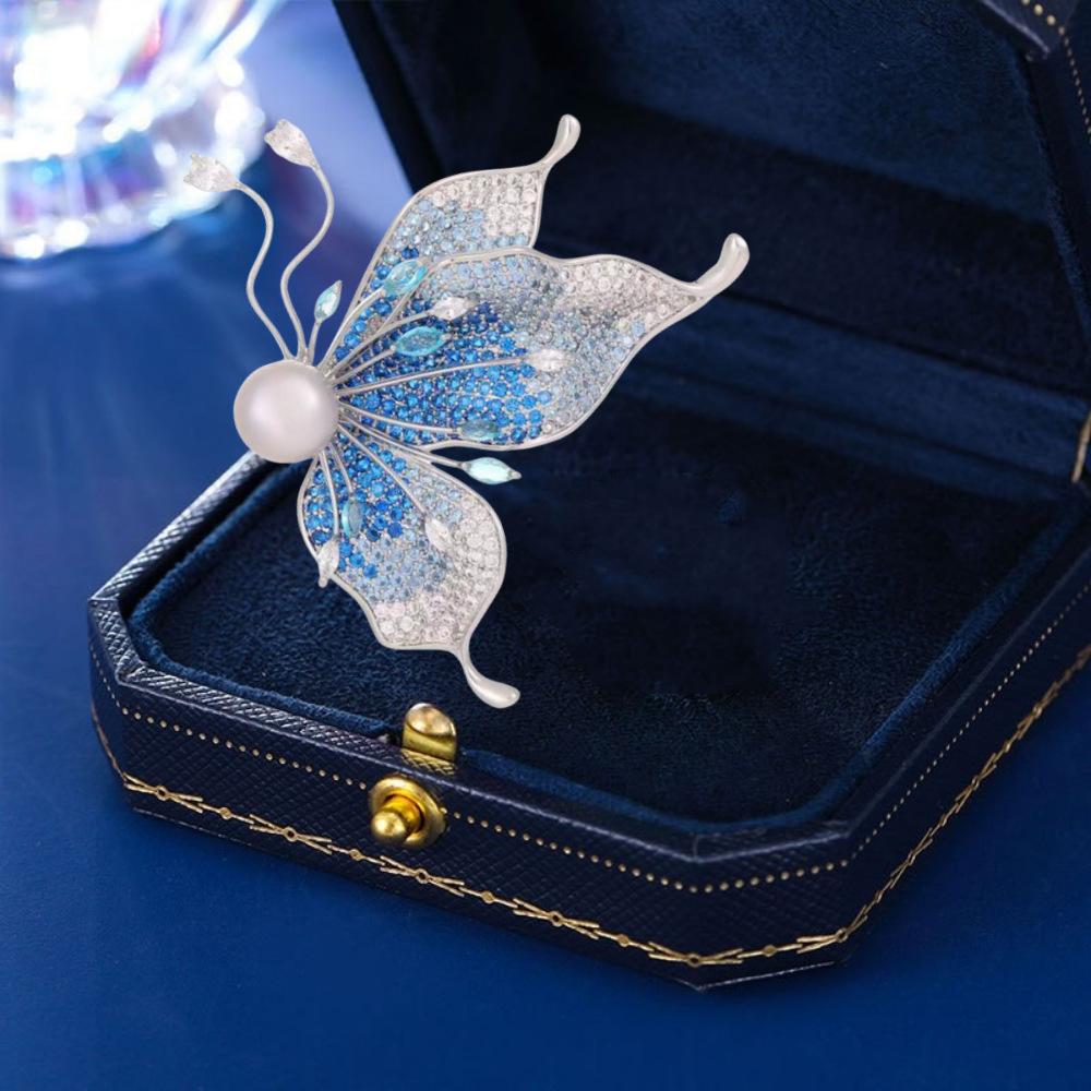 

Изысканная синяя брошь в виде бабочки с постепенным изменением, женская, чувственная, нишевая, инкрустированная цирконием, корсаж, универсальный костюм, одежда Electroplated silver серебряный