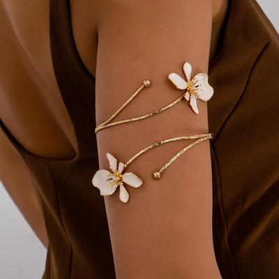 Un Bracelet de Bras pour Femme, Design Fleur Blanche à Gouttes d'Huile, Élégant Bracelet de Bras pour Femme, Convient pour un Usage Quotidien et un Banquet