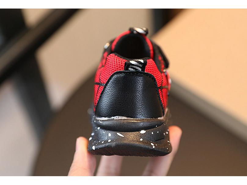 Pantofi Sport cu Lumini pentru Băieți Spider-Man 2022 cu Partea Superioară din Plasă la Modă pentru Copii Medii și Mari.