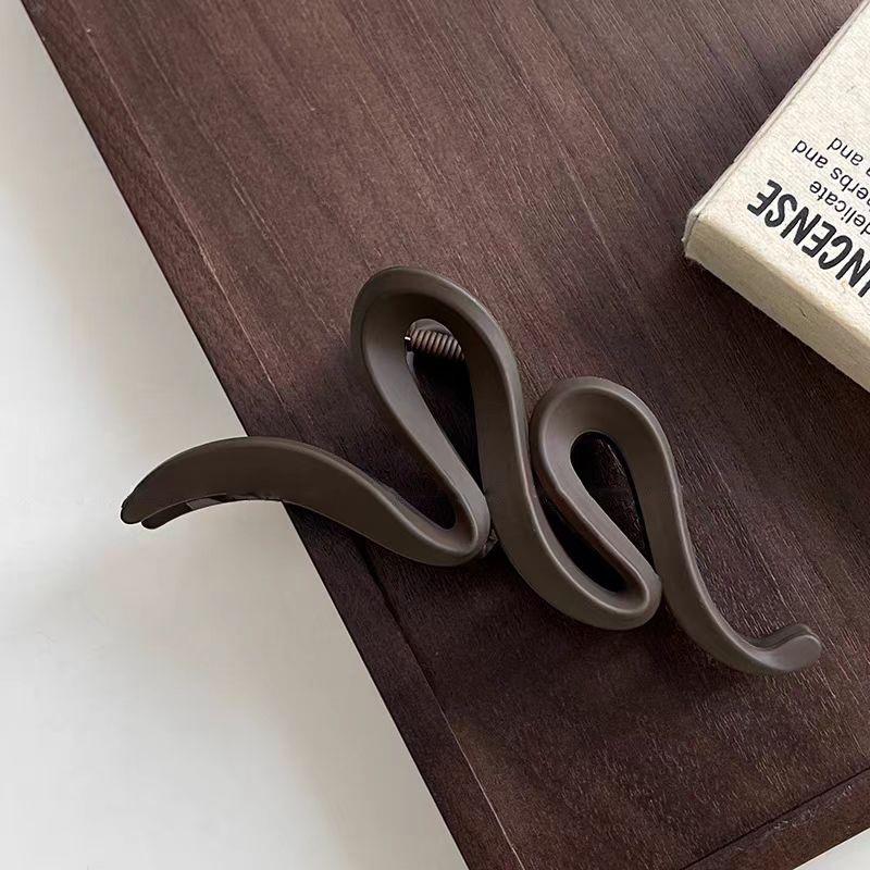 Korean Retro Large Claw Clip for Thick Hair - High-End Updo Hair Claw Clip 2025