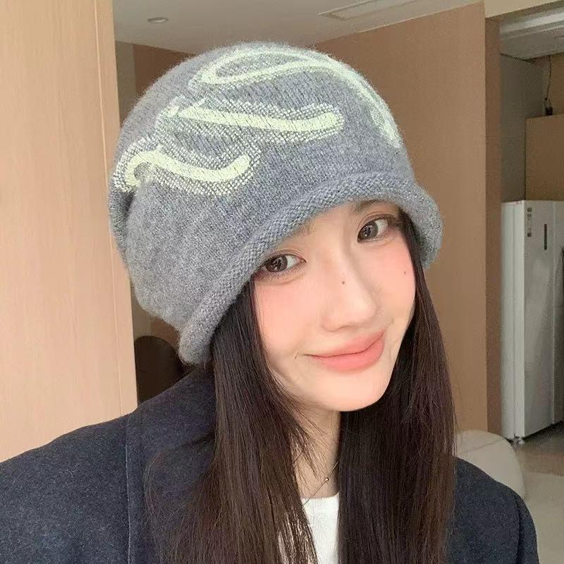 Korean Style Women's Retro Knitted Beanie: Windproof, Velvet-Lined, Stackable for Autumn/Winter Travel