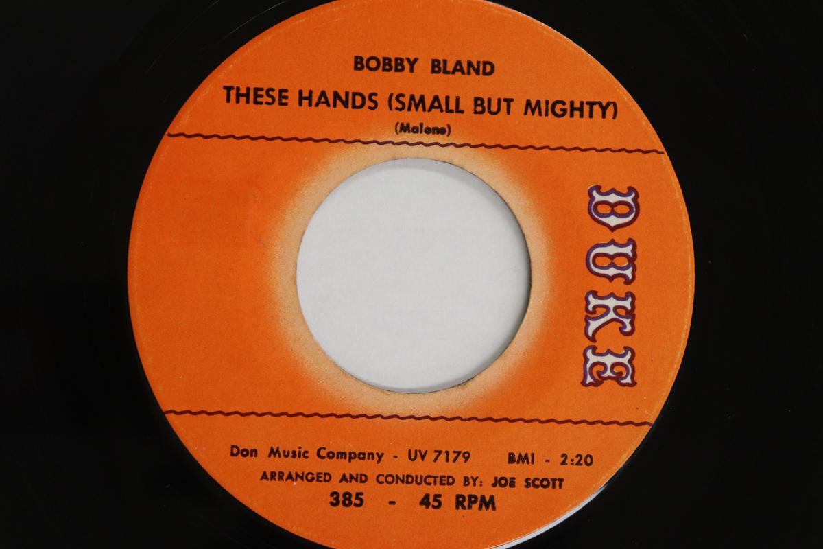 

7-дюймовая пластинка БОББИ БЛЭНД - Эти руки (Маленький, но могучий) / Для 385 DUKE 1964 US Соул/Фанк Б/У