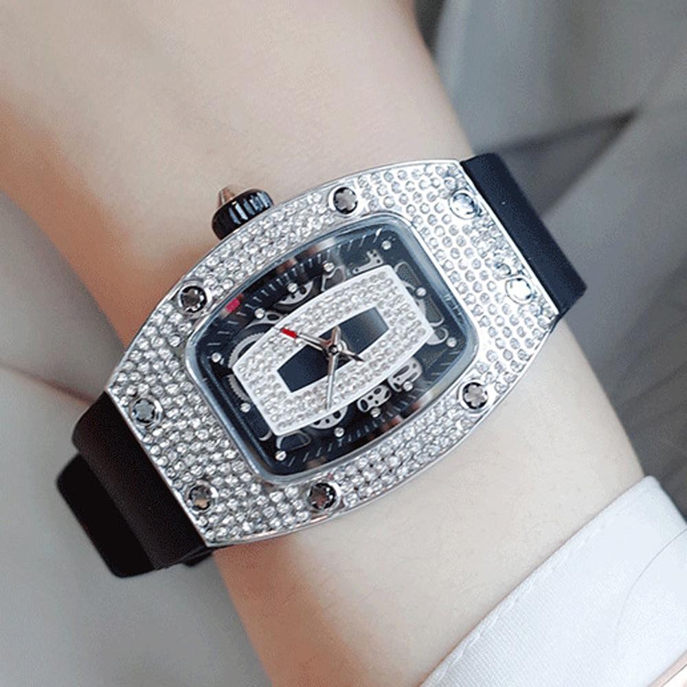 New Women Watches Light Luxury Brand Domineering Beauty Trend Diamonds Design Tonneau Fashion Quartz Clock Silicone Strap Watch