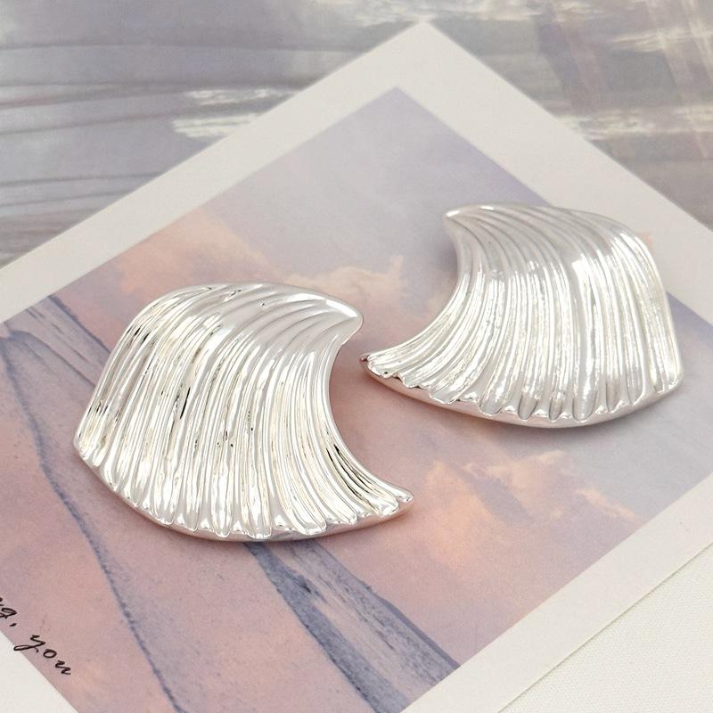 

High-End Light Luxury Earrings Fan-Shaped Smooth Sea Wave Shell Shape Stud Earrings срібний