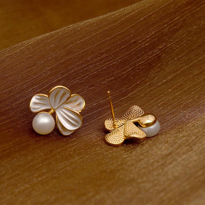 Cercei elegant cu perle de imitație pentru femei, cu design unic de flori, cercei albi cu temperament, bijuterii zilnice, cadou pentru fete