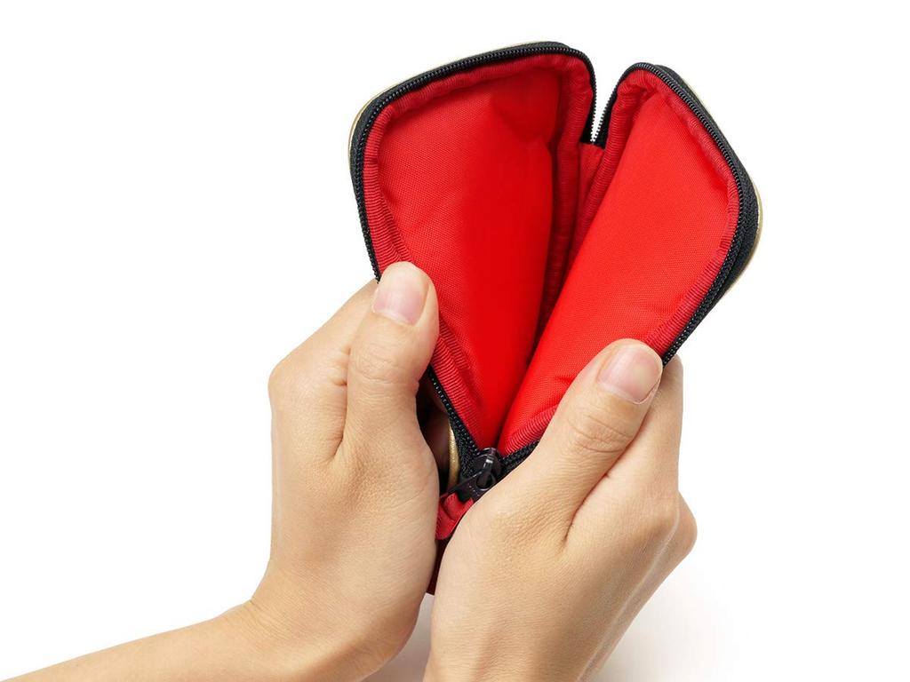 Artisan & Artist Minimalist Multi-Use Pouch <Valiant Rouge> 8WP-LI907 Black