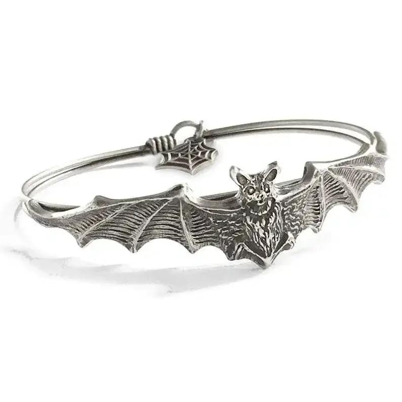 

Gothic Halloween Bat Bracelet Male Retro Creative Personalized Spider Web Pendant Bracelet Party Zircon Accessories Gifts