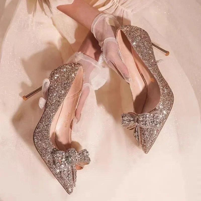 

Французский Кристалл Серебро Высокие Каблуки Женские 2025 Новые Бант Однотонные Блестящие Женские Туфли ЖЕНСКИЕ Острый Носок Повседневные Лодочки 41