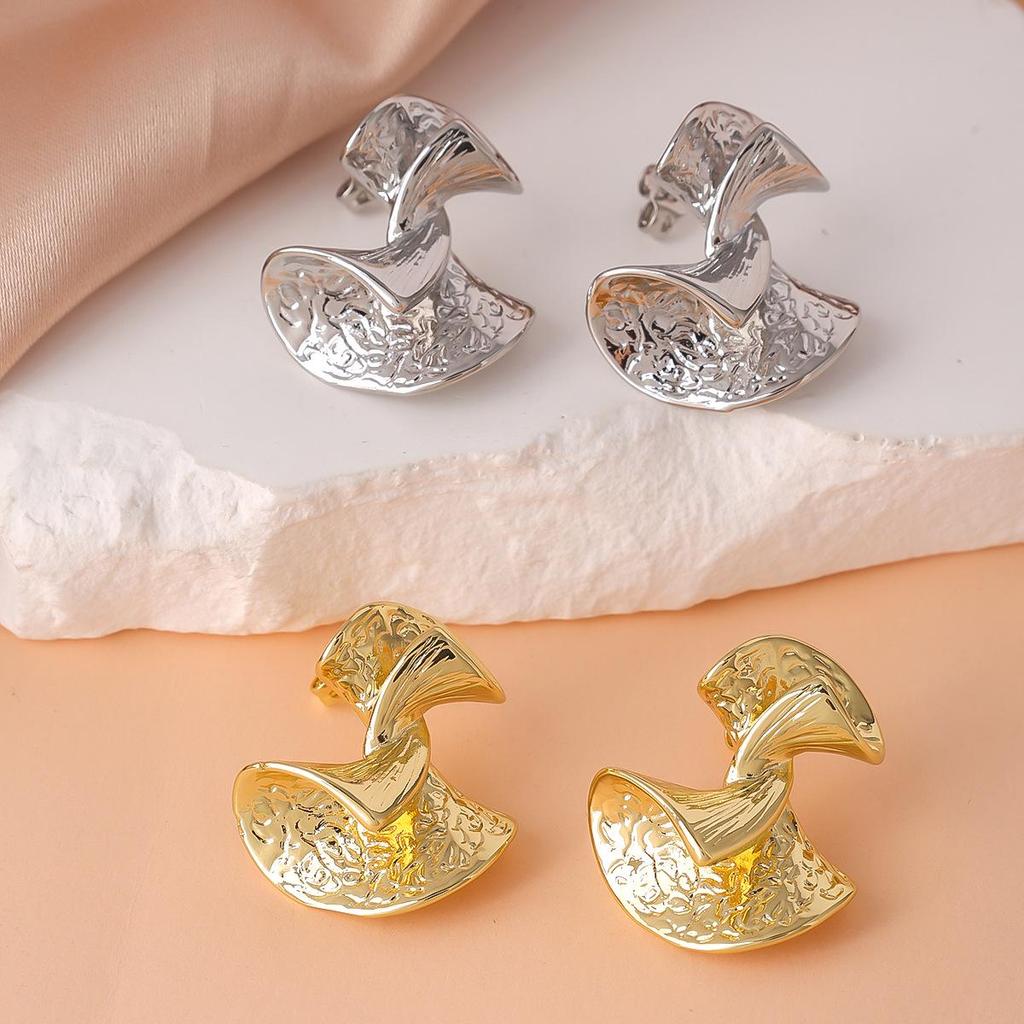 Elegant European C-Shaped Striped Earrings for Women - High-End, Unique, Light Luxury Accessory