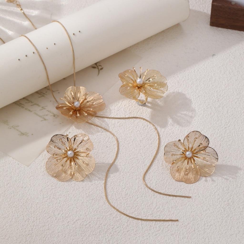 Simple personality exaggerated flower design light luxury versatile necklace ring stud earrings jewelry set