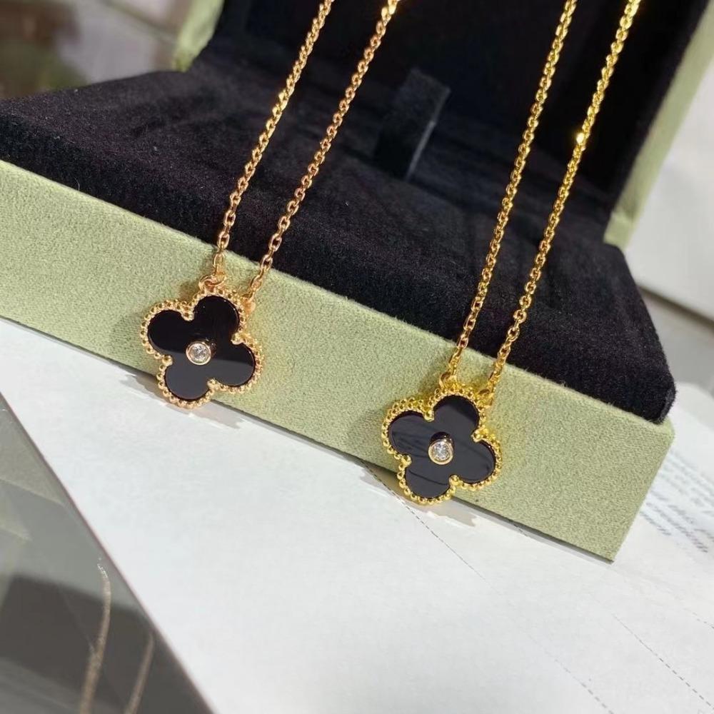 Kvinners Firkløver Halskjede Enkelt Blomst Hvit Perlemor Rød Agat Anheng Kragebenskjede