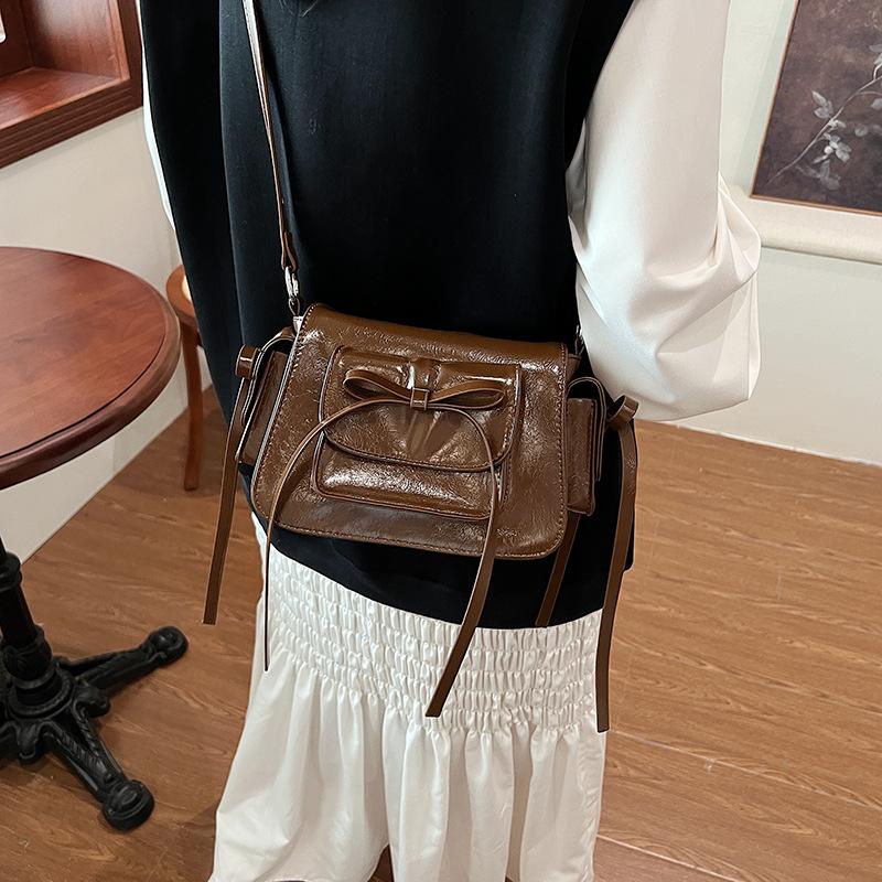 2025 autumn new bow shoulder armpit bag niche high-end commuter portable shoulder crossbody small square bag