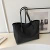 Feeling retro bag 2026 new women's bag simple and versatile shoulder bag commuting to work large-capacity tote bag