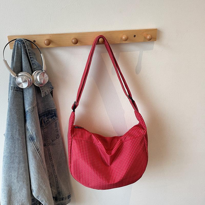 2025 Autumn New Korean Version Fashion Dumpling Bag Casual Large Capacity Simple Shoulder Bag Fashion Foreign Messenger Bag