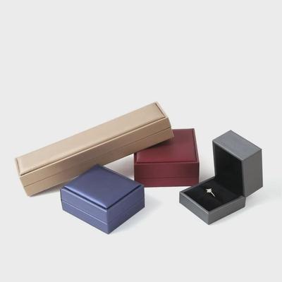 Premium PU Leder Schmuckaufbewahrungsbox für Ringe, Halsketten und Ohrringe