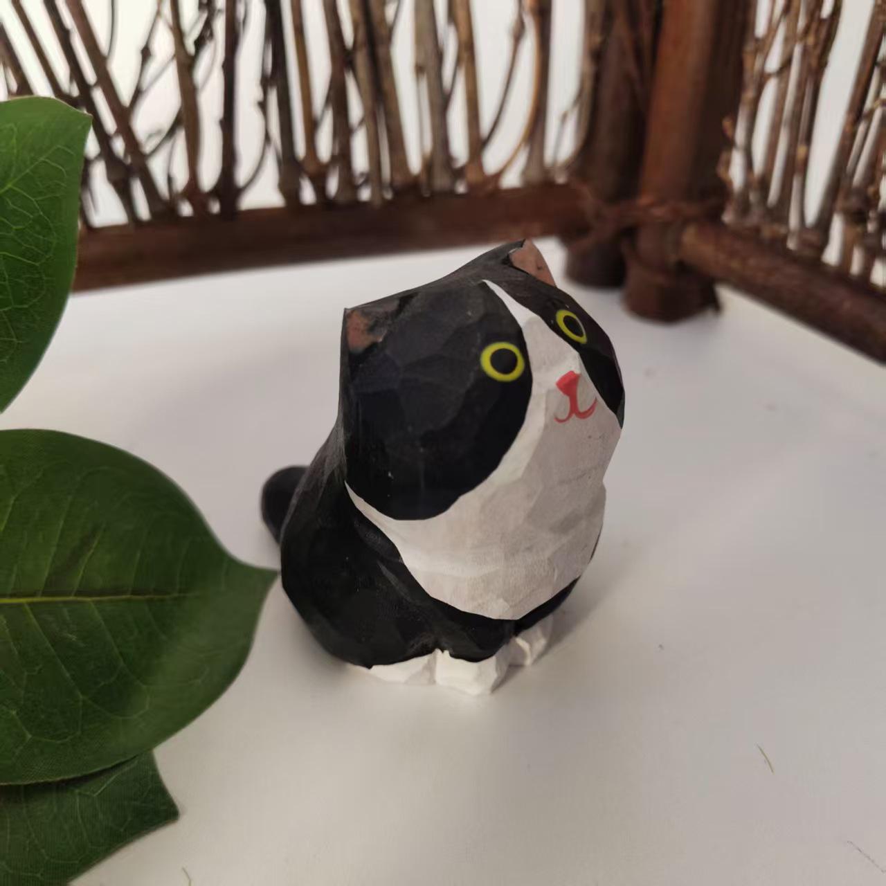 Charming Hand-Carved Wooden Cat Figurine - Creative Solid Wood Desktop Decoration