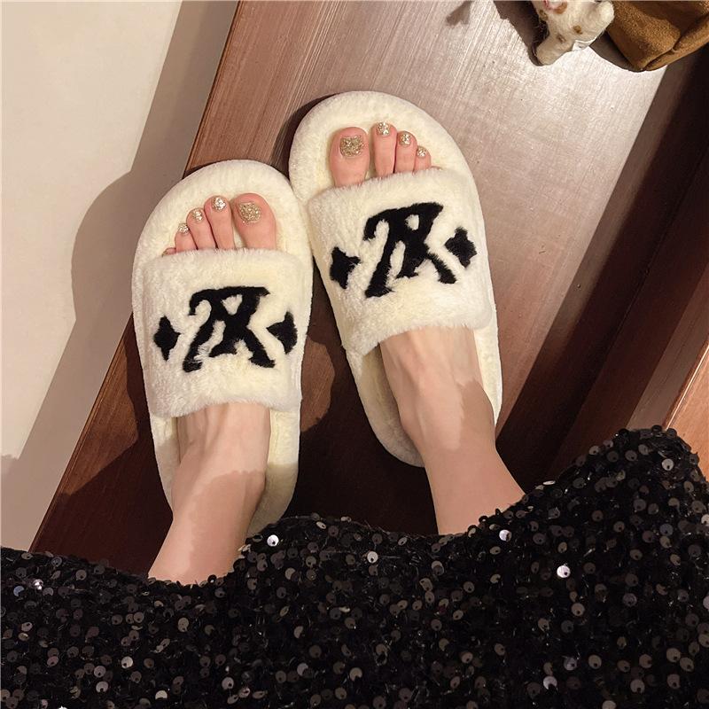 This year, soft-soled thick-soled fluffy slippers are popular for women's autumn and winter new fashionable and versatile casual outer cotton slipper
