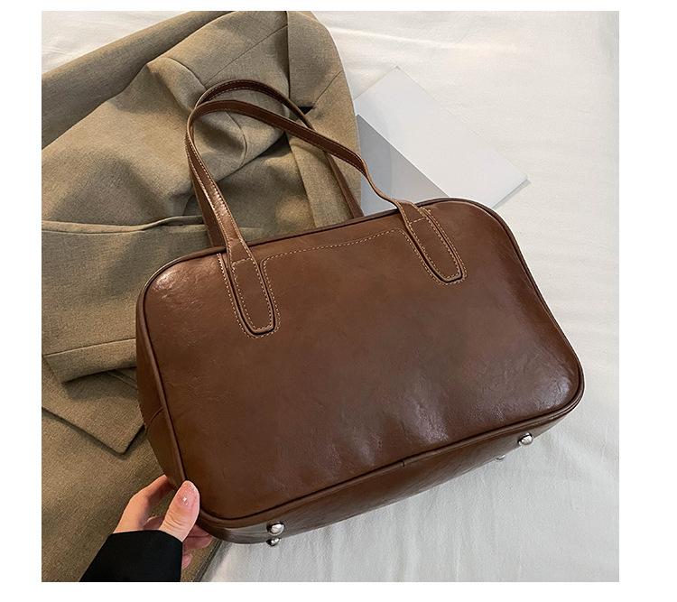 

Модная женская сумка-портфель большой вместимости 2025 новая корейская нишевая сумка подмышку Boston ретро сумка через плечо тренд коричневый