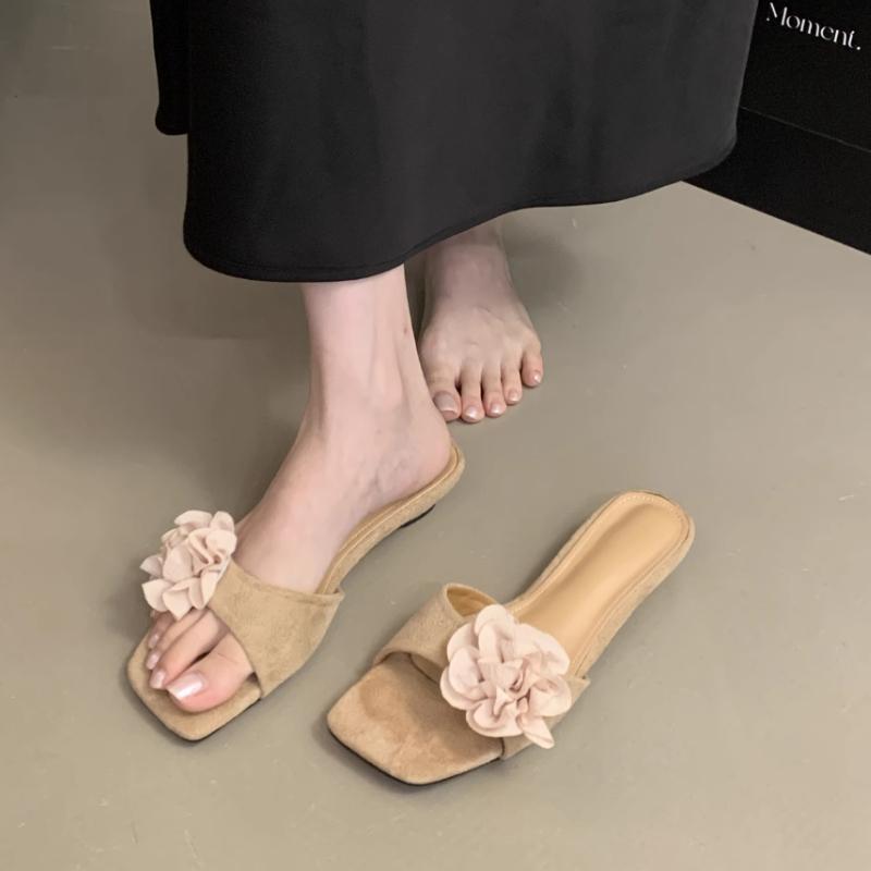 Heta Säljande Eleganta Blomtofflor Kvinnor Klackskor 2025 Sommar Nya Sandaler Pumps Mode Fyrkantig Tå Chunky Sandalias
