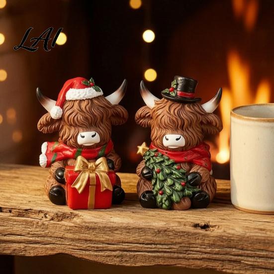 Kleine Bauernhausstil Akzente Weihnachten Hochlandkuh Figur Harz Feiertagsstatue mit Weihnachtsmannmütze & Saisonale Winterfensterdekorationen Geschenkbox,